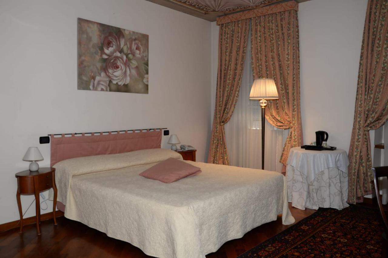 Bed and Breakfast Palazzo Finati Alba  Exteriér fotografie