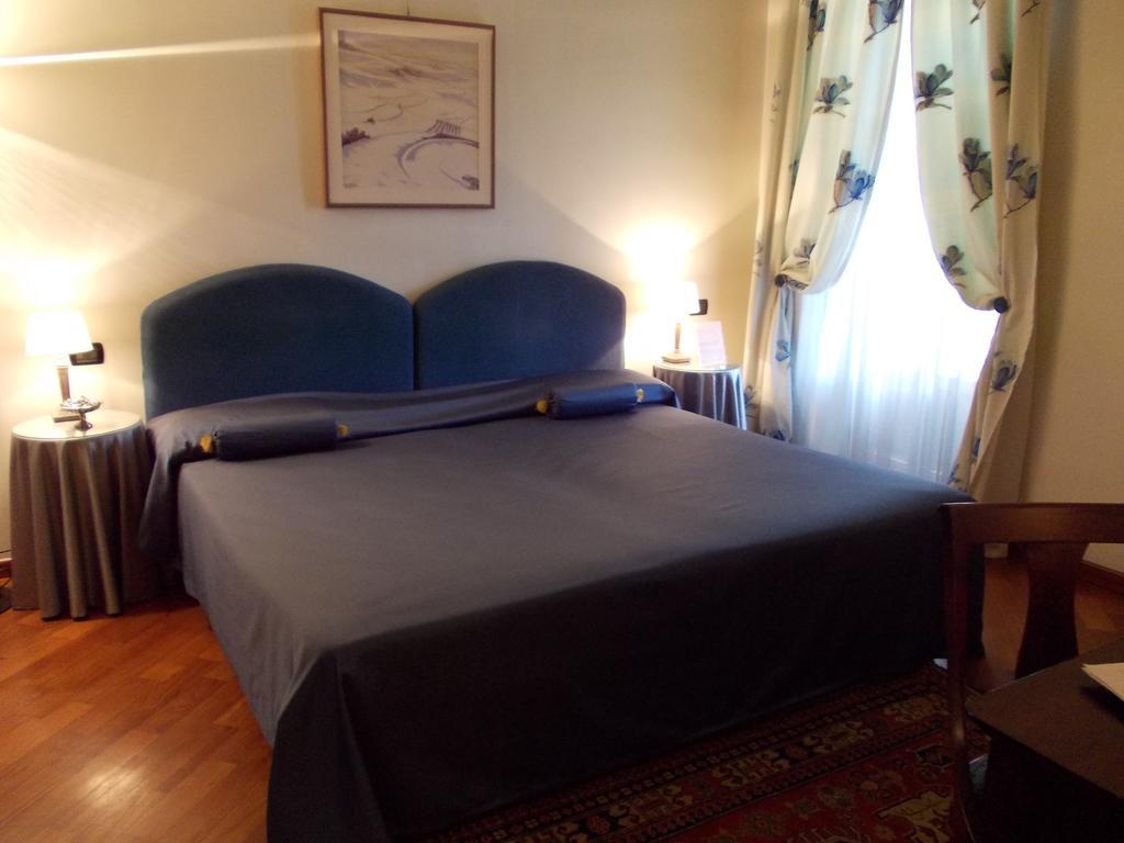 Bed and Breakfast Palazzo Finati Alba  Pokoj fotografie